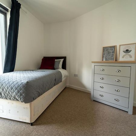 Spacious Apartment In Woking Town Centre Exteriér fotografie