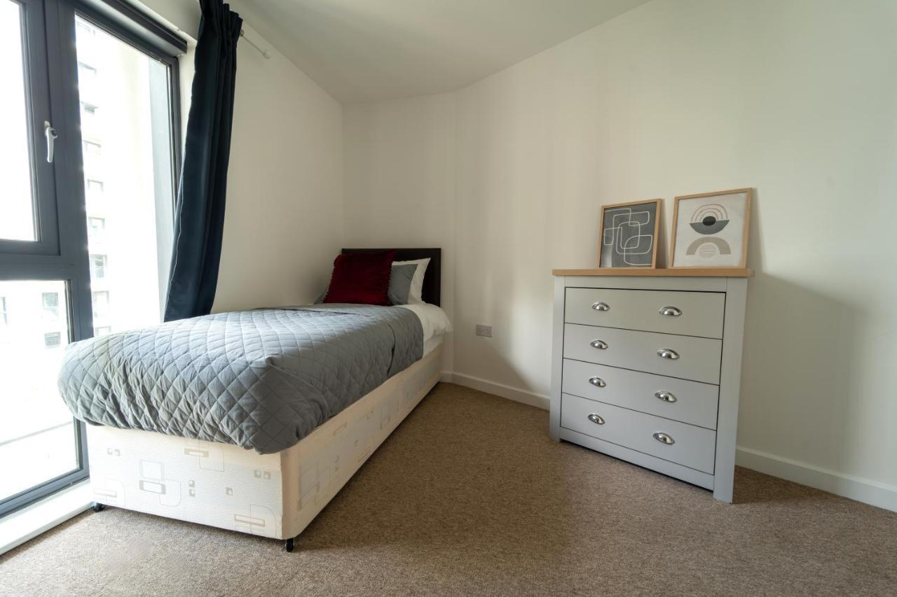 Spacious Apartment In Woking Town Centre Exteriér fotografie
