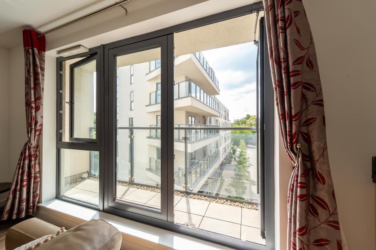 Spacious Apartment In Woking Town Centre Exteriér fotografie