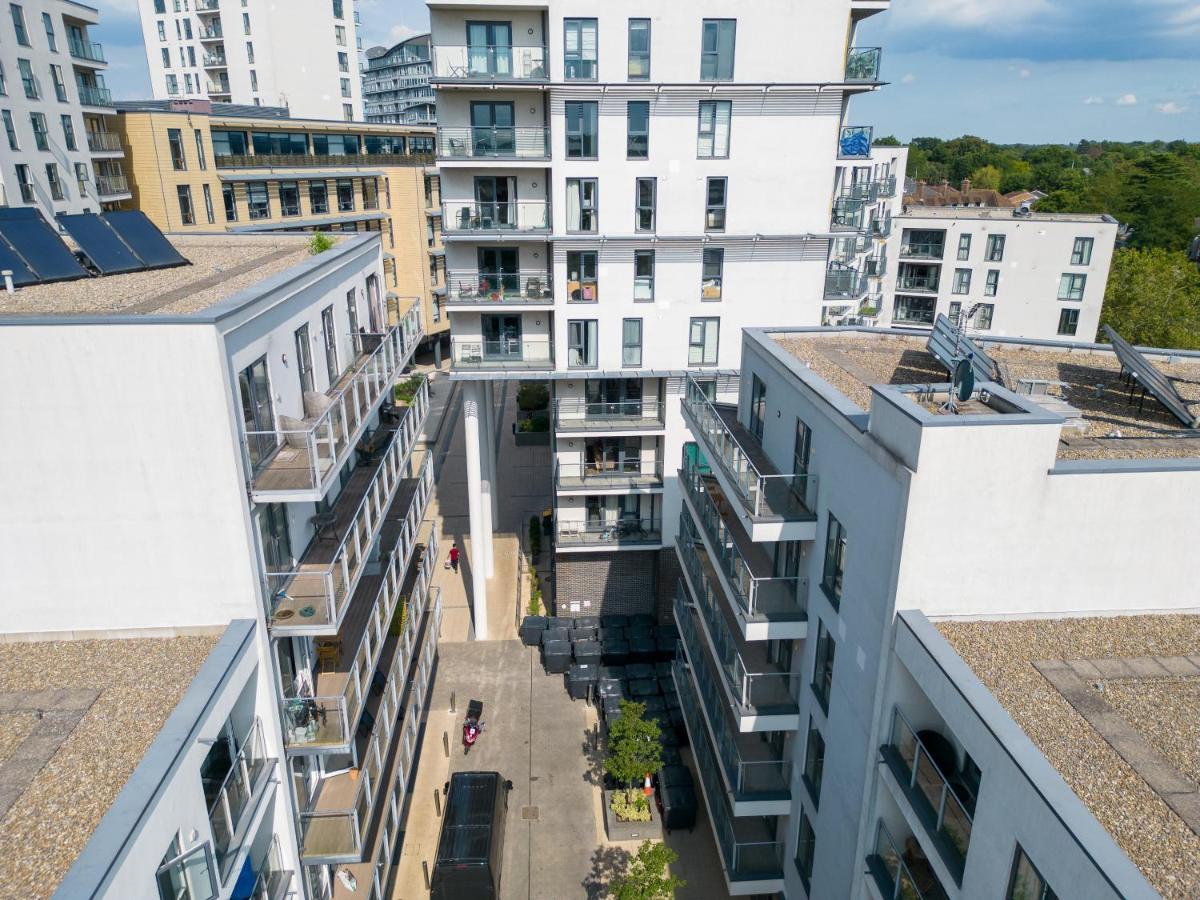 Spacious Apartment In Woking Town Centre Exteriér fotografie
