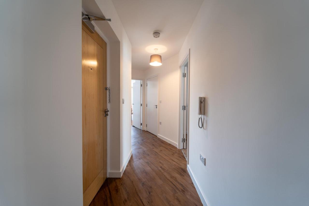 Spacious Apartment In Woking Town Centre Exteriér fotografie