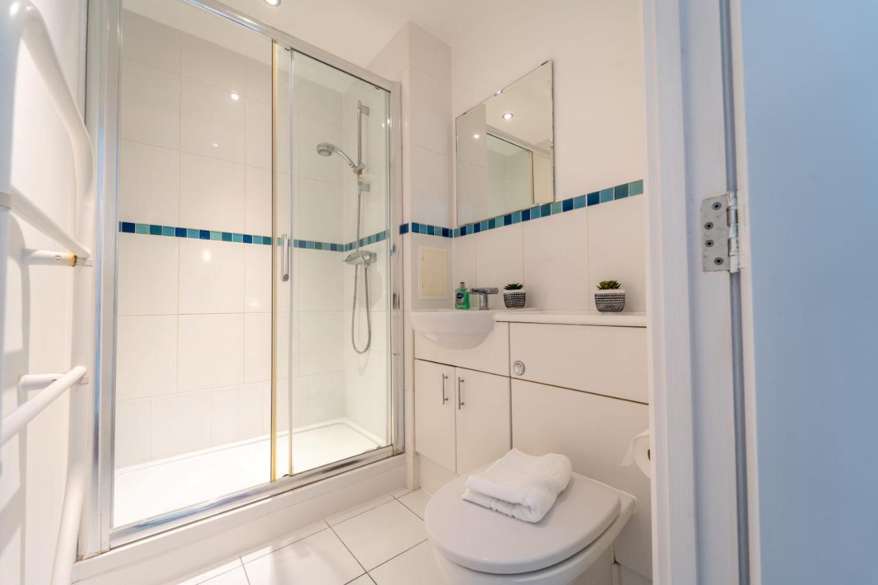 Spacious Apartment In Woking Town Centre Exteriér fotografie